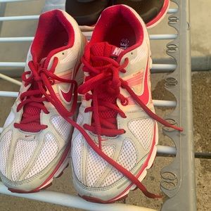 Nike sneakers Size 7